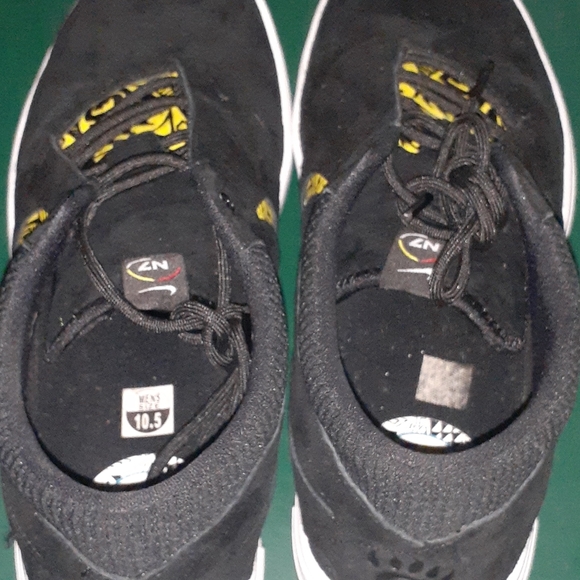 Nike - Picture 3 of 3